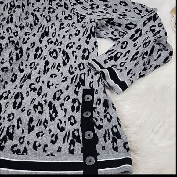 Animal Print Soft Detailed Knit Long Sleeved Tunic with Black & White Trim - Picture 4 of 8